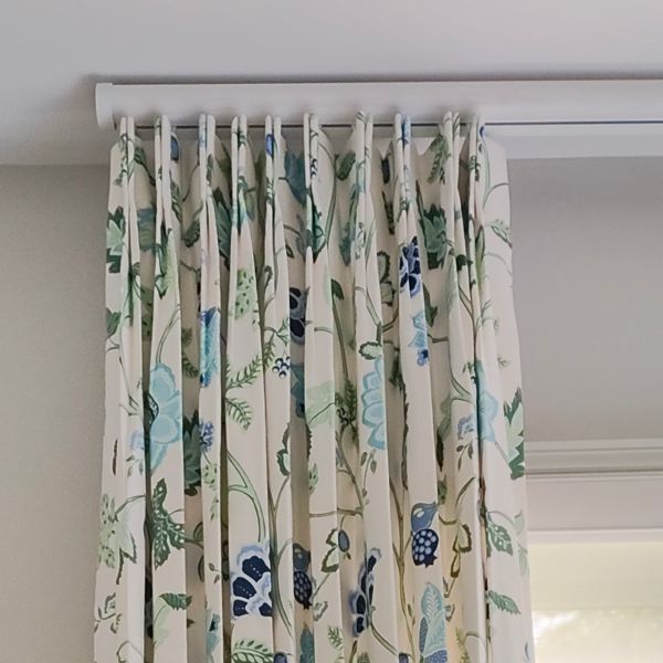 Element decorative rod with traverse option