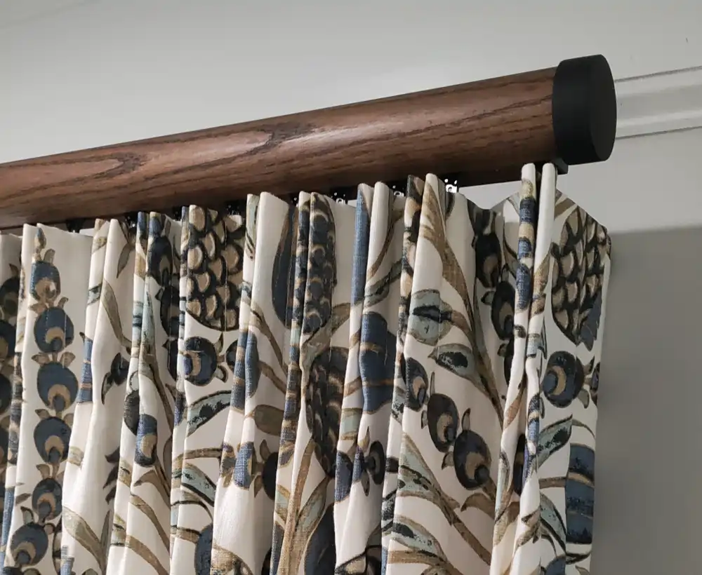Element decorative traverse rod